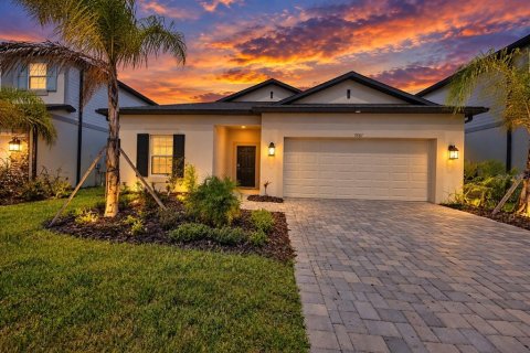 House in Lakeland, Florida 4 bedrooms, 205.69 sq.m. № 2364064