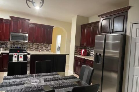 House in Kissimmee, Florida 5 bedrooms № 2037819 - photo 14