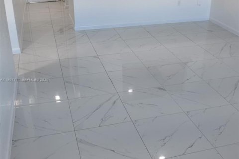 Appartement à louer à Cutler Bay, Floride: 2 chambres, 40372.35 m2 № 2011532 - photo 8