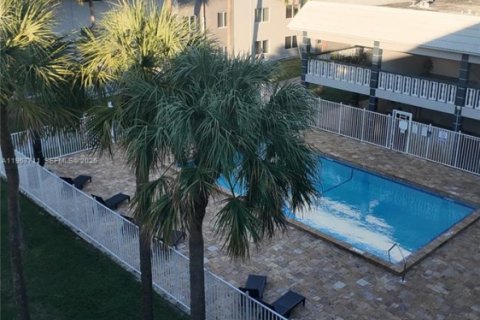 Appartement à louer à Cutler Bay, Floride: 2 chambres, 40372.35 m2 № 2011532 - photo 9