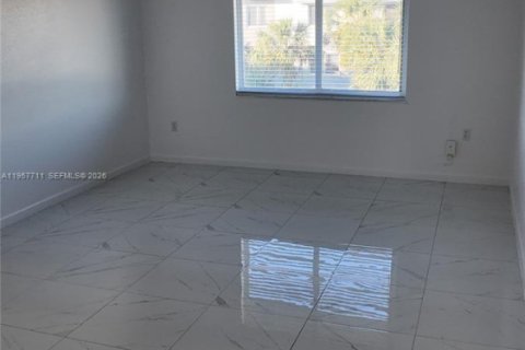 Appartement à louer à Cutler Bay, Floride: 2 chambres, 40372.35 m2 № 2011532 - photo 2