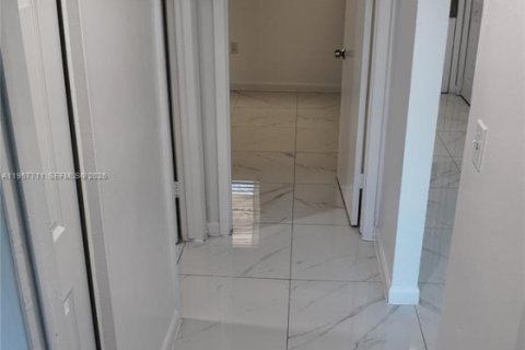 Appartement à louer à Cutler Bay, Floride: 2 chambres, 40372.35 m2 № 2011532 - photo 16