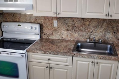 Appartement à louer à Cutler Bay, Floride: 2 chambres, 40372.35 m2 № 2011532 - photo 3