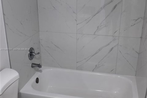 Appartement à louer à Cutler Bay, Floride: 2 chambres, 40372.35 m2 № 2011532 - photo 13