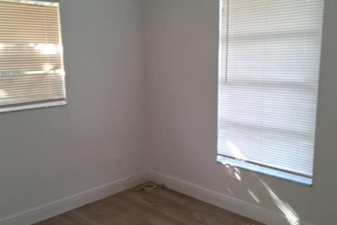 House in Fort Myers, Florida 3 bedrooms, 93.65 sq.m. № 2252839 - photo 5