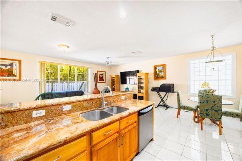 Купить виллу или дом в Мирамар, Флорида 4 спальни, 242.29м2, № 2037796 - фото 6