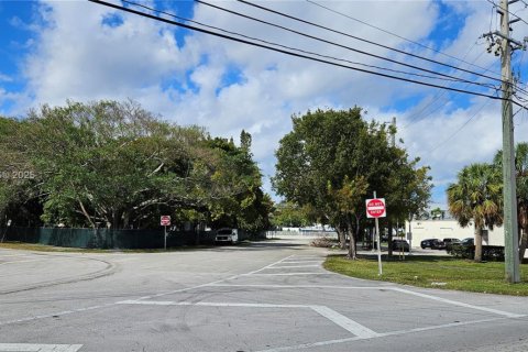 House in Miami, Florida 3 bedrooms, 145.67 sq.m. № 1867540 - photo 24