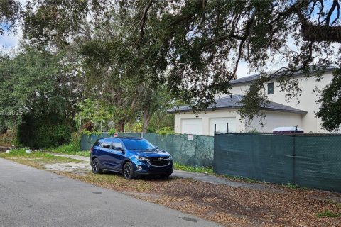House in Miami, Florida 3 bedrooms, 145.67 sq.m. № 1867540 - photo 22