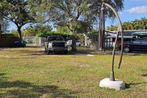 House in Miami, Florida 3 bedrooms, 145.67 sq.m. № 1867540 - photo 11