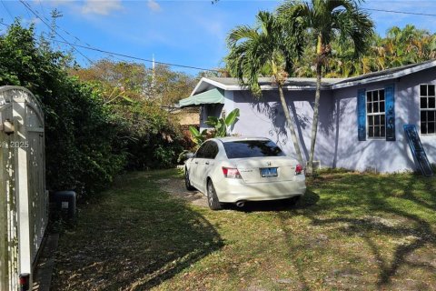 House in Miami, Florida 3 bedrooms, 145.67 sq.m. № 1867540 - photo 16