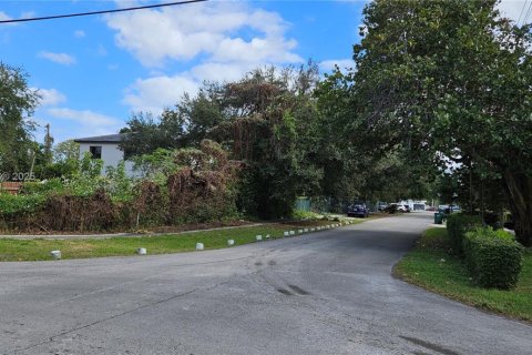 House in Miami, Florida 3 bedrooms, 145.67 sq.m. № 1867540 - photo 20