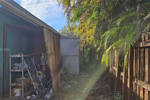 House in Miami, Florida 3 bedrooms, 145.67 sq.m. № 1867540 - photo 15