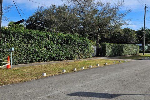 House in Miami, Florida 3 bedrooms, 145.67 sq.m. № 1867540 - photo 2