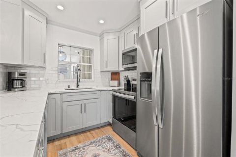 Apartment in Treasure Island, Florida 2 bedrooms, 111.48 sq.m. № 1690124 - photo 7