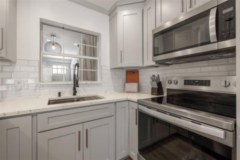 Apartment in Treasure Island, Florida 2 bedrooms, 111.48 sq.m. № 1690124 - photo 6