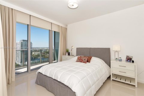 Condo in Miami, Florida, 2 bedrooms  № 1702962 - photo 12