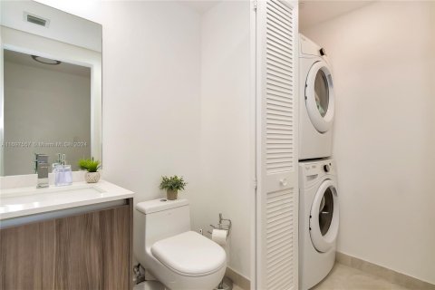 Condo in Miami, Florida, 2 bedrooms  № 1702962 - photo 7