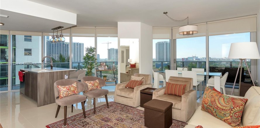 Condo in Miami, Florida, 2 bedrooms № 1702962