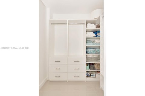 Condo in Miami, Florida, 2 bedrooms  № 1702962 - photo 16