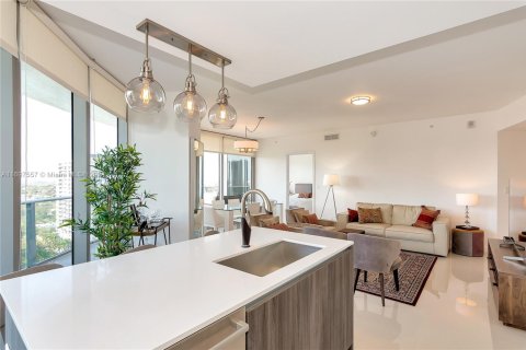 Condo in Miami, Florida, 2 bedrooms  № 1702962 - photo 8