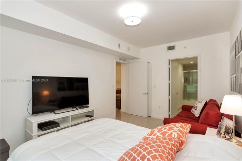 Condo in Miami, Florida, 2 bedrooms  № 1702962 - photo 18