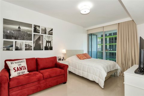 Condo in Miami, Florida, 2 bedrooms  № 1702962 - photo 17