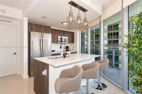 Condo in Miami, Florida, 2 bedrooms  № 1702962 - photo 4