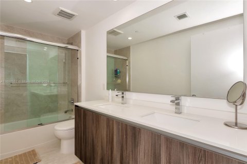 Condo in Miami, Florida, 2 bedrooms  № 1702962 - photo 10