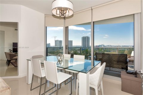 Condo in Miami, Florida, 2 bedrooms  № 1702962 - photo 3