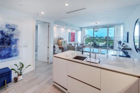 Condominio en venta en Bal Harbour, Florida, 1 dormitorio, 117.71 m2 № 1996958 - foto 9
