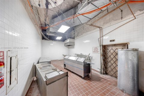 Купить коммерческую недвижимость в Майами-Бич, Флорида № 2051110 - фото 20