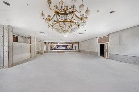 Купить коммерческую недвижимость в Майами-Бич, Флорида № 2051110 - фото 13