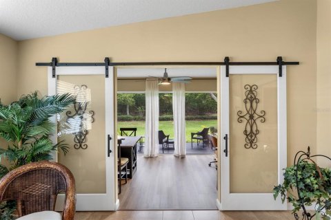 Duplex in Orlando, Florida 2 bedrooms, 156.08 sq.m. № 2221449 - photo 15