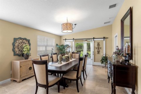 Duplex in Orlando, Florida 2 bedrooms, 156.08 sq.m. № 2221449 - photo 13