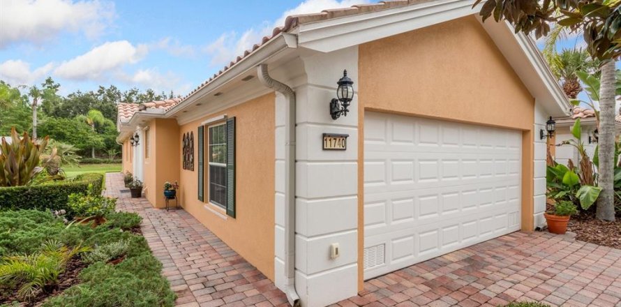 Duplex in Orlando, Florida 2 bedrooms, 156.08 sq.m. № 2221449