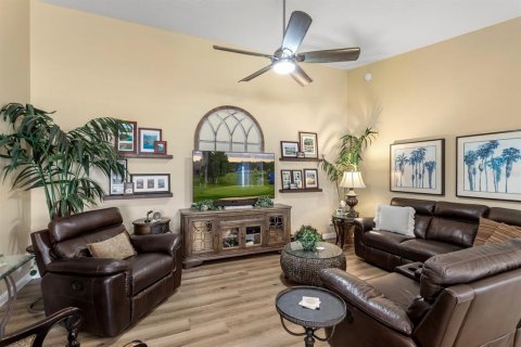 Duplex in Orlando, Florida 2 bedrooms, 156.08 sq.m. № 2221449 - photo 11