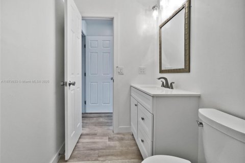 Купить кондоминиум в Венеция, Флорида 1 спальня, № 1921438 - фото 11