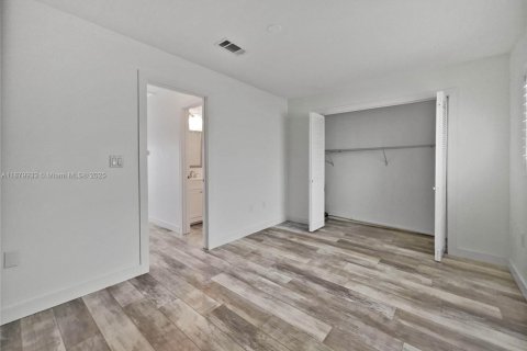 Купить кондоминиум в Венеция, Флорида 1 спальня, № 1921438 - фото 4