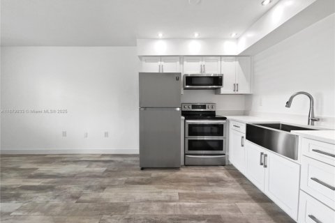 Купить кондоминиум в Венеция, Флорида 1 спальня, № 1921438 - фото 6