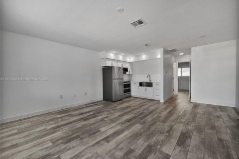 Купить кондоминиум в Венеция, Флорида 1 спальня, № 1921438 - фото 5