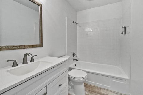 Купить кондоминиум в Венеция, Флорида 1 спальня, № 1921438 - фото 10