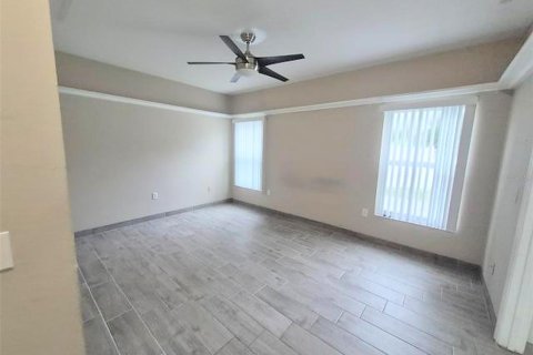 House in Brandon, Florida 3 bedrooms, 180.97 sq.m. № 2410066 - photo 18