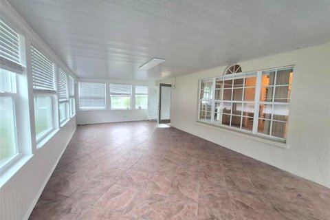 House in Brandon, Florida 3 bedrooms, 180.97 sq.m. № 2410066 - photo 9