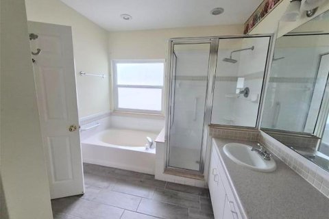 House in Brandon, Florida 3 bedrooms, 180.97 sq.m. № 2410066 - photo 22