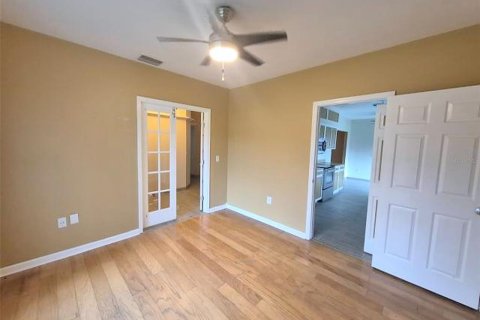 House in Brandon, Florida 3 bedrooms, 180.97 sq.m. № 2410066 - photo 4