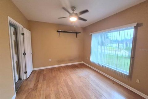House in Brandon, Florida 3 bedrooms, 180.97 sq.m. № 2410066 - photo 2