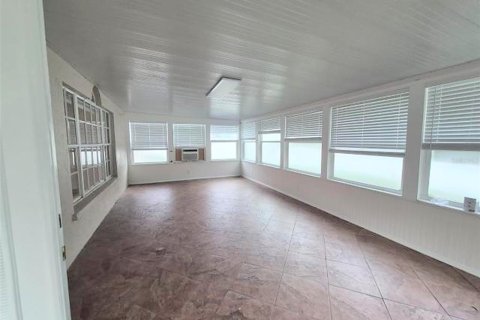 House in Brandon, Florida 3 bedrooms, 180.97 sq.m. № 2410066 - photo 8
