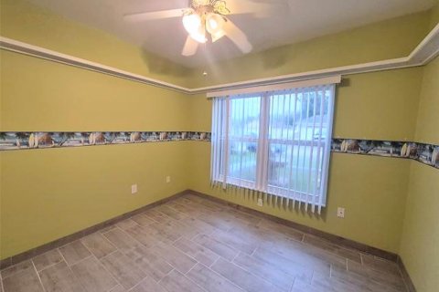 House in Brandon, Florida 3 bedrooms, 180.97 sq.m. № 2410066 - photo 12