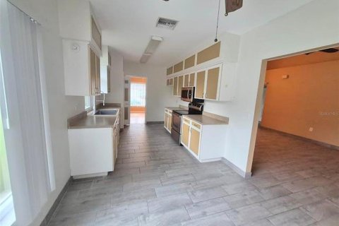 House in Brandon, Florida 3 bedrooms, 180.97 sq.m. № 2410066 - photo 7