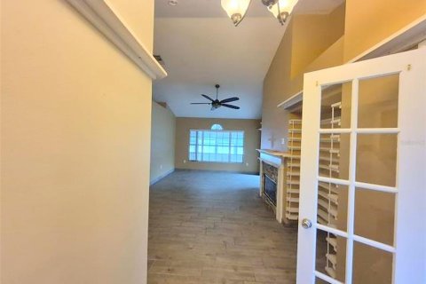 House in Brandon, Florida 3 bedrooms, 180.97 sq.m. № 2410066 - photo 3